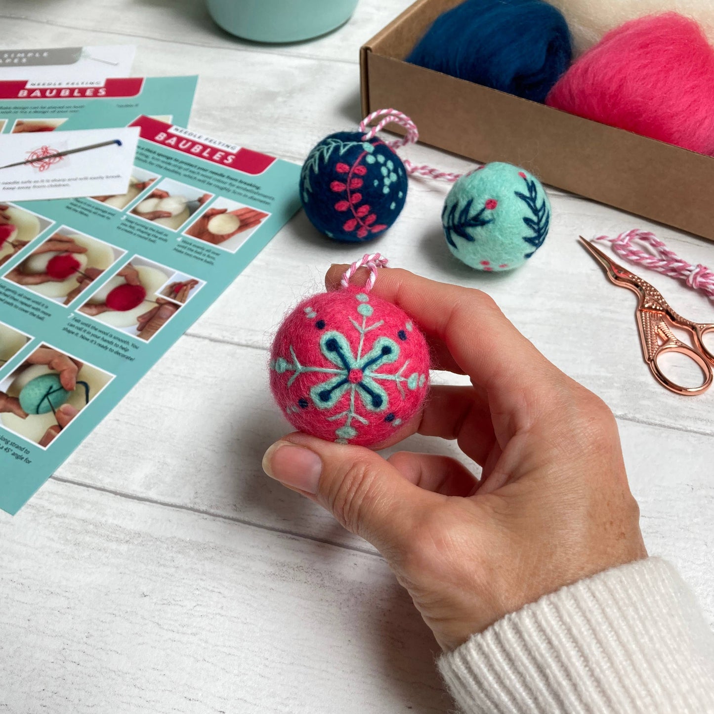 Bergin & Bath Needle Felting Kit: Christmas Baubles
