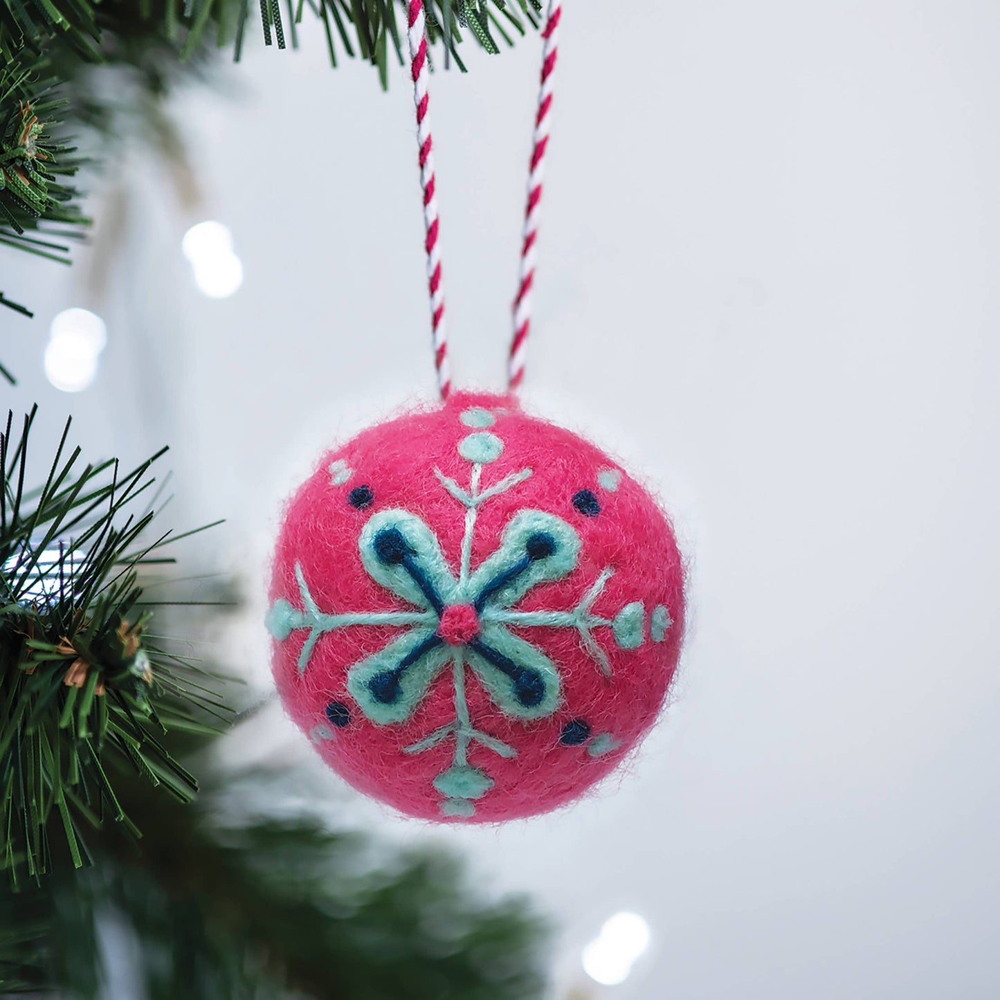 Bergin & Bath Needle Felting Kit: Christmas Baubles