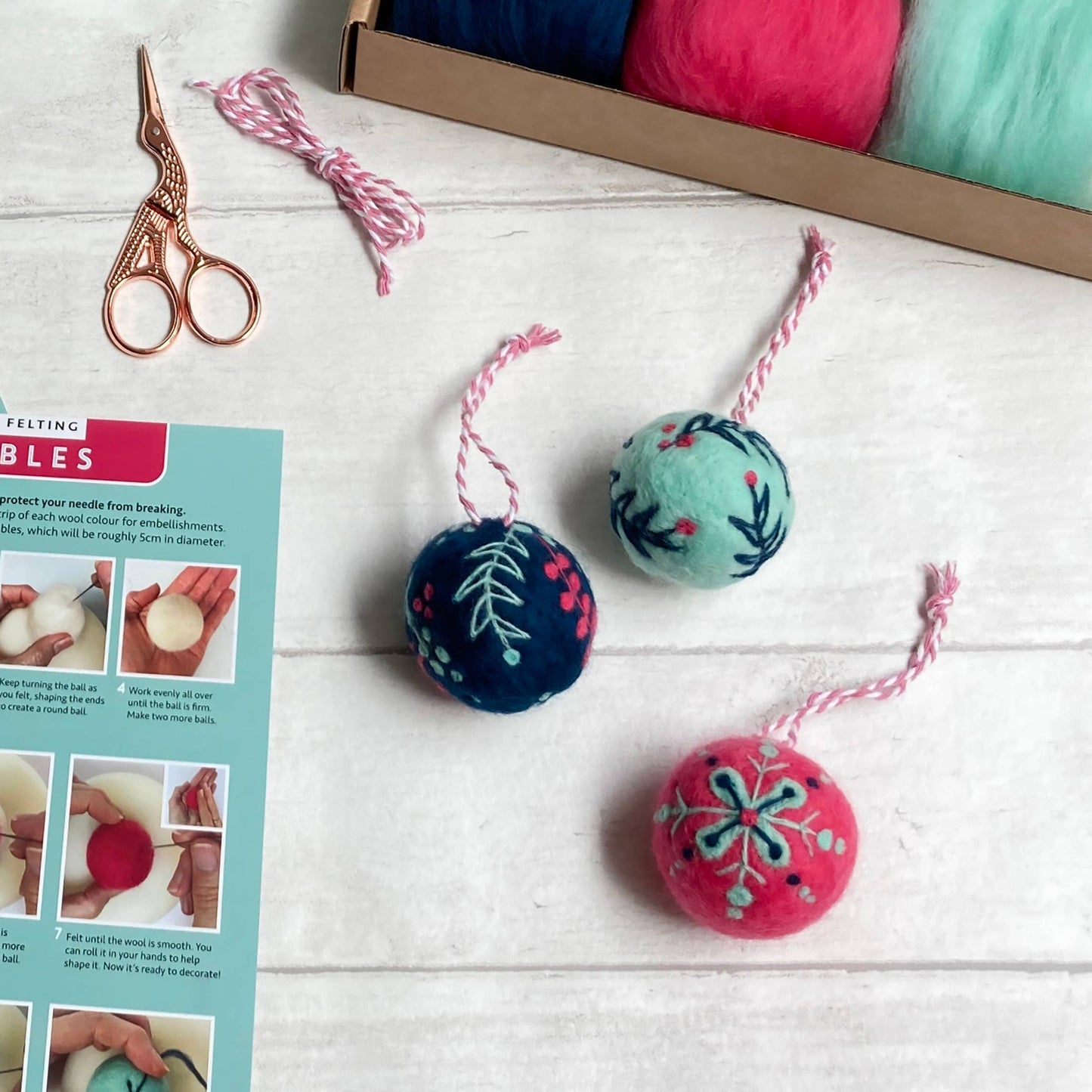 Bergin & Bath Needle Felting Kit: Christmas Baubles
