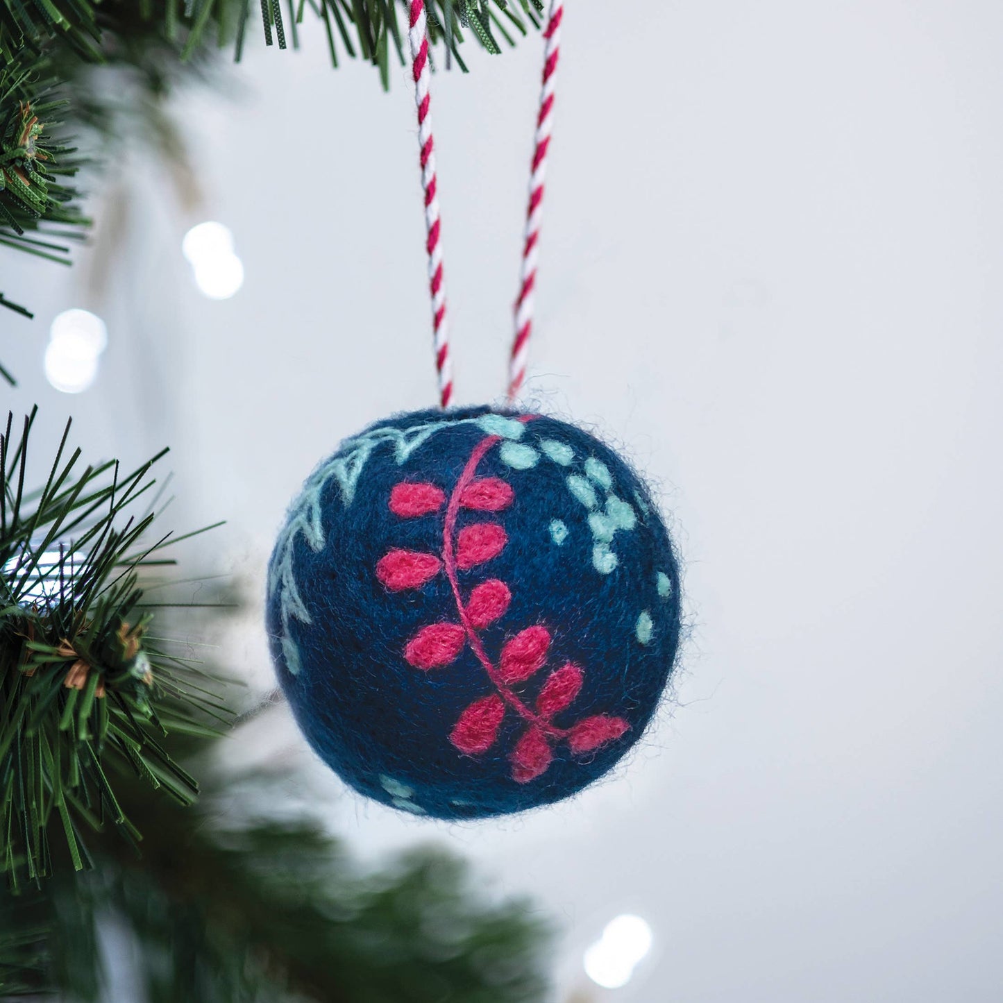 Bergin & Bath Needle Felting Kit: Christmas Baubles