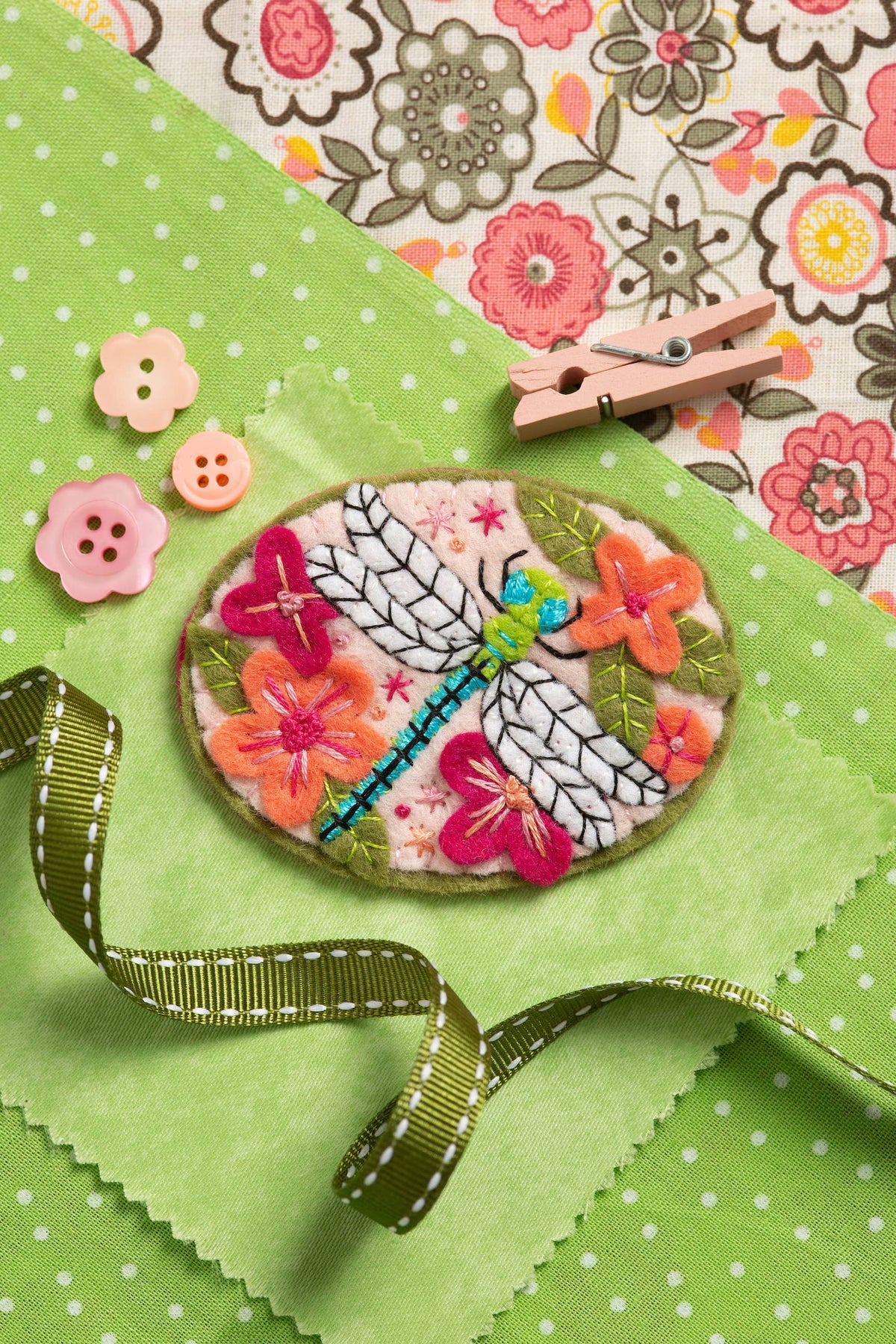 Hawthorn Handmade Dragonfly Felt Craft Brooch Kit