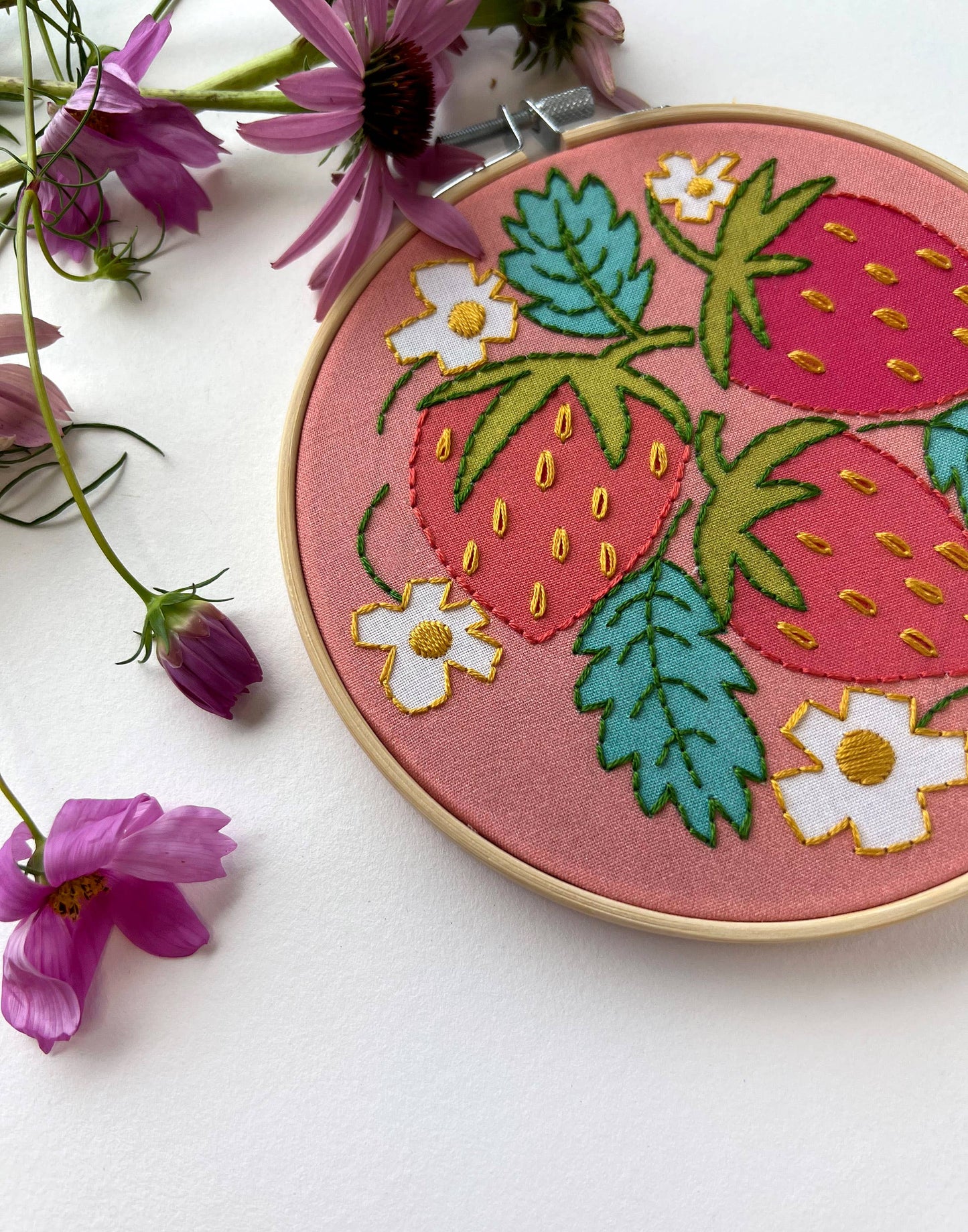 Rikrack Strawberries Embroidery Kit