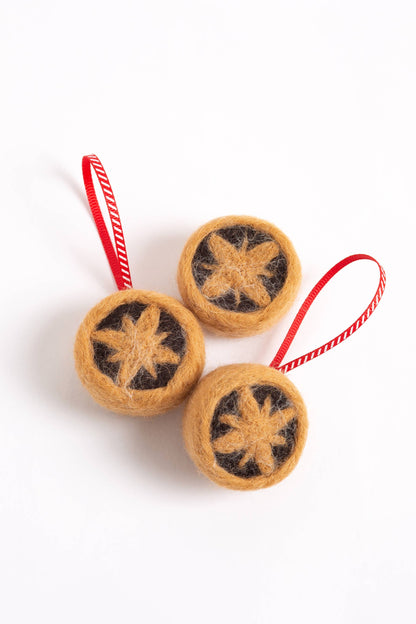 Hawthorn Handmade Mince Pies Mini Needle Felting Kit
