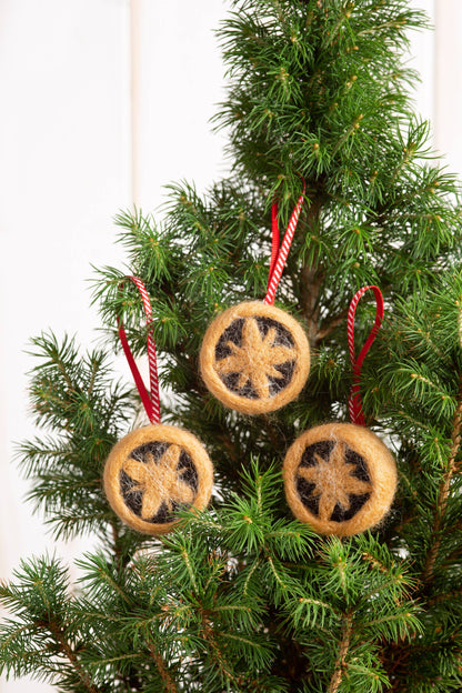 Hawthorn Handmade Mince Pies Mini Needle Felting Kit