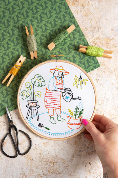 Hawthorn Handmade Wonderful Women Embroidery Kit (Gardening)