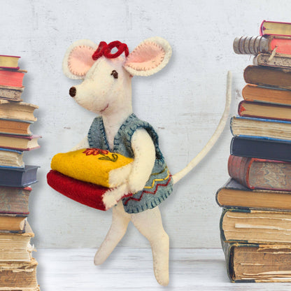 Corinne Lapierre Little Mouse The Librarian Felt Craft Mini Kit