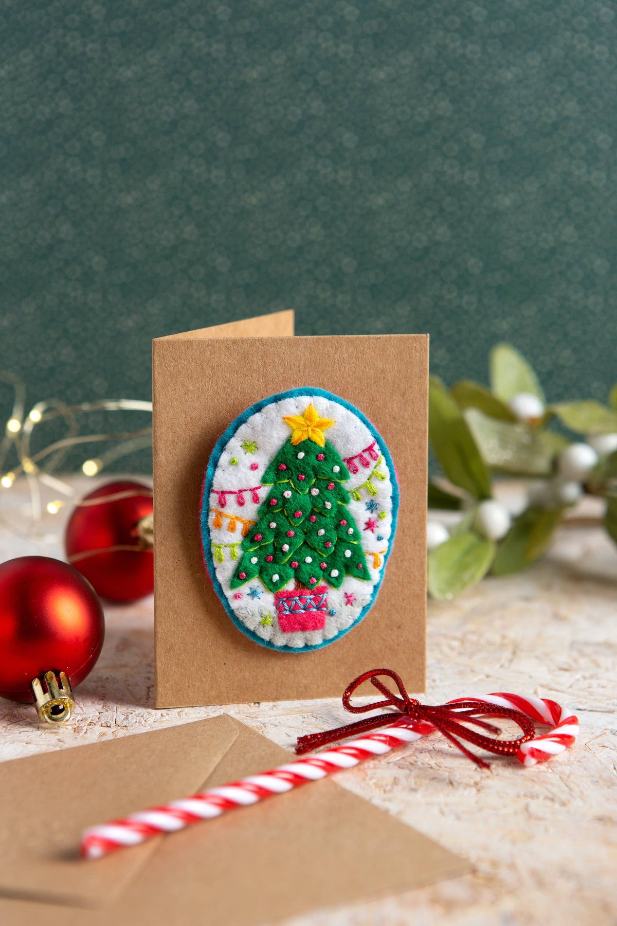Hawthorn Handmade Merry Christmas Felt Craft Brooch Kit