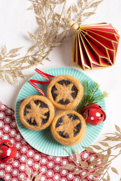 Hawthorn Handmade Mince Pies Mini Needle Felting Kit