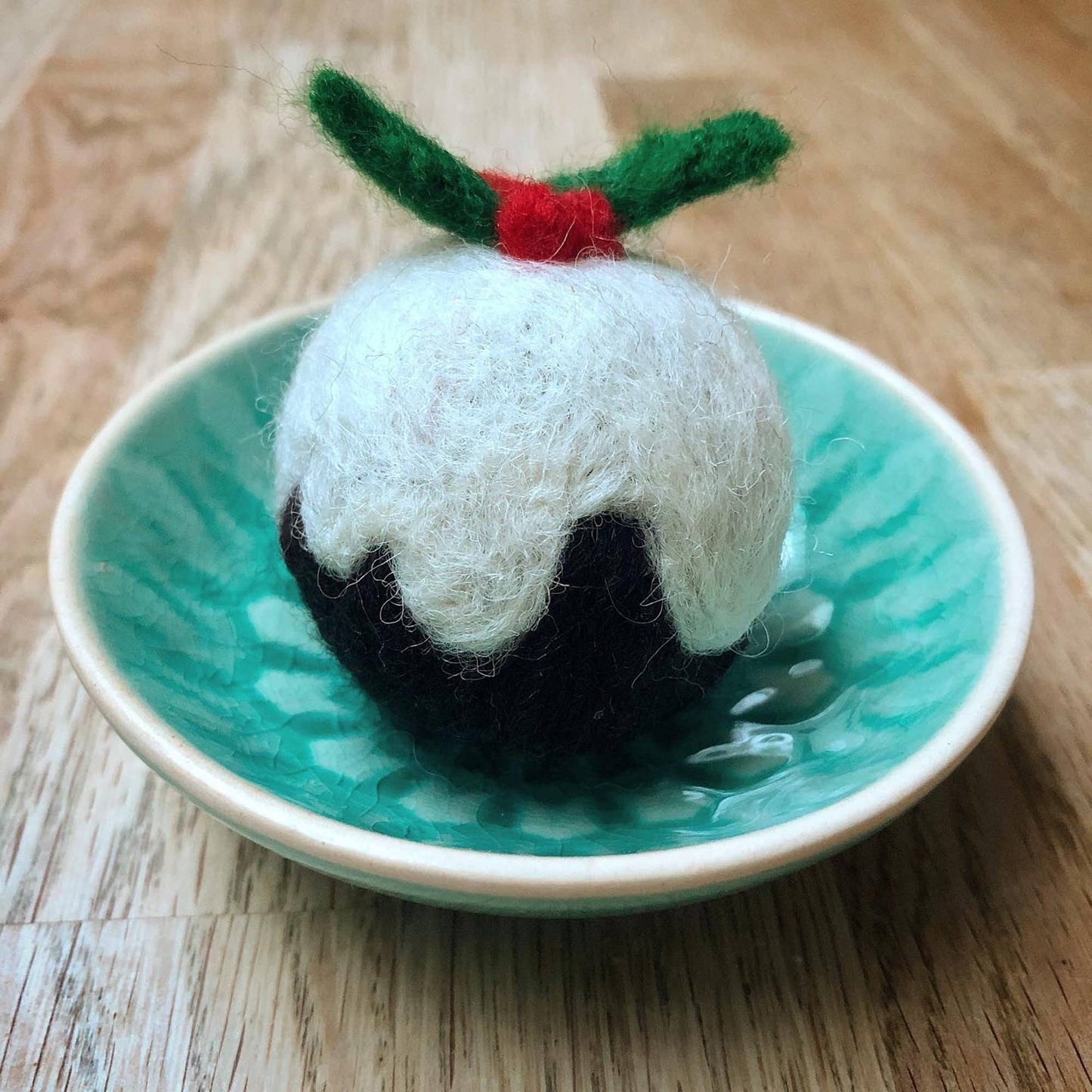 Bergin & Bath Needle Felting Kit: Two Christmas Puddings