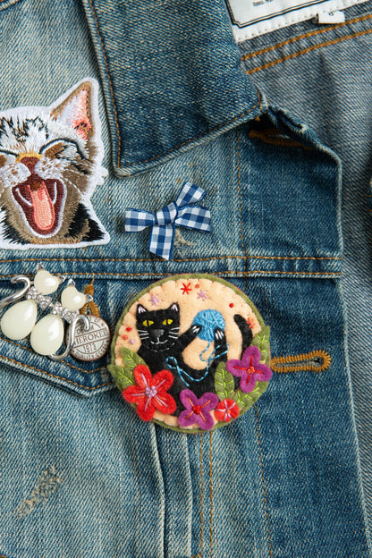 Hawthorn Handmade Black Cat Felt Craft Brooch Kit