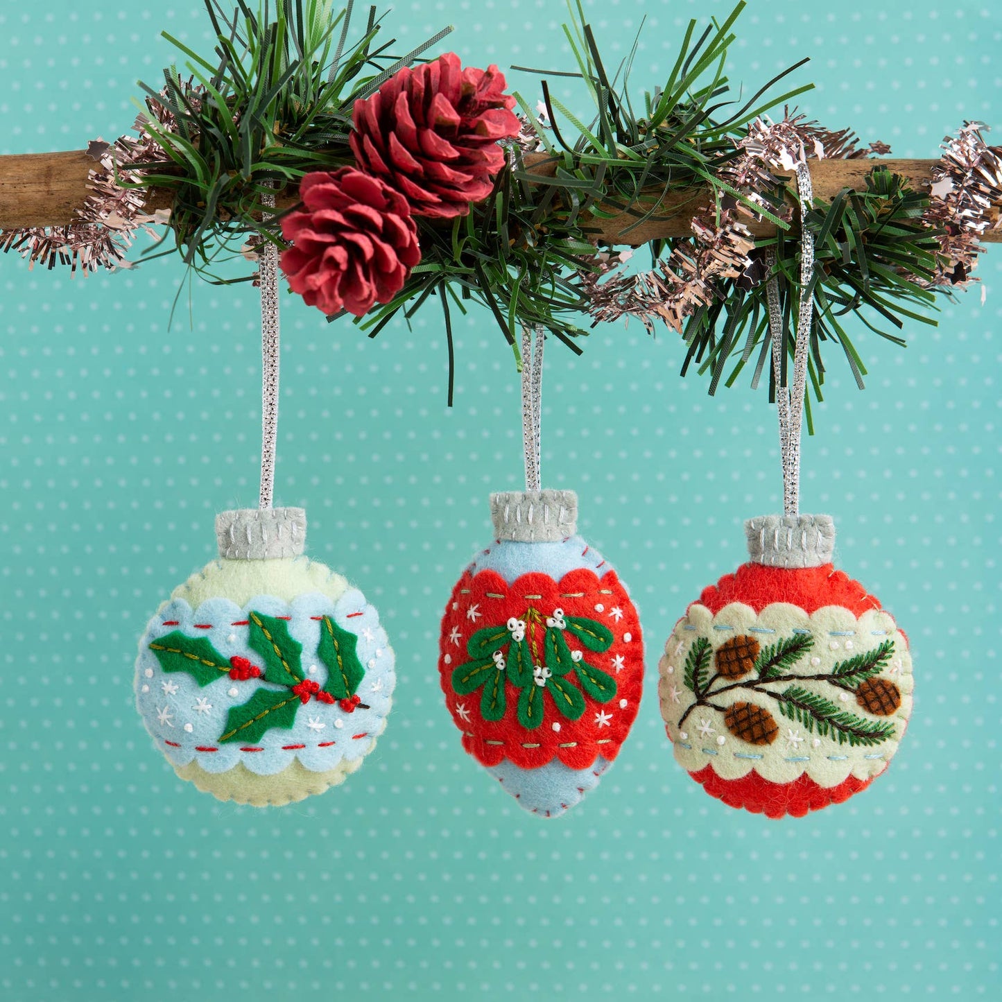 Hawthorn Handmade Christmas Baubles Felt Craft Kit