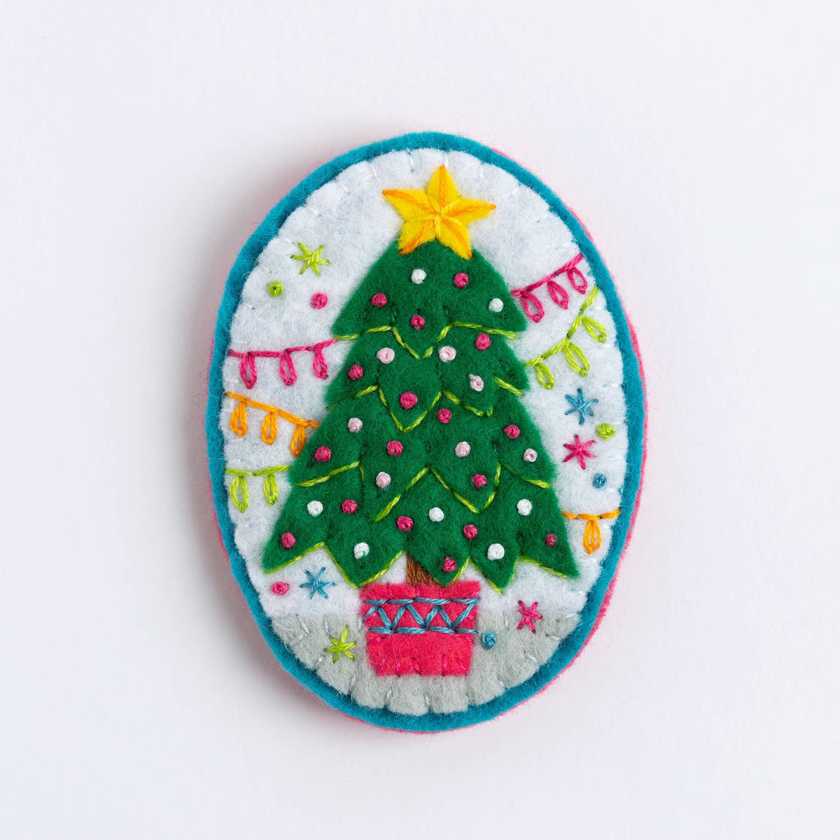 Hawthorn Handmade Merry Christmas Felt Craft Brooch Kit